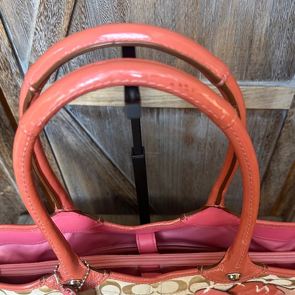 Coach Signature C Bleeker Floral Patent Leather Appliqué Tote & Wallet - Picture 10 of 16